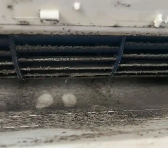 山丹空调吹的风有股烧焦味是怎么回事